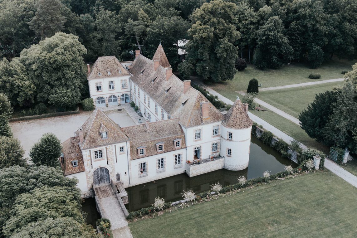 chateau cour senlisse